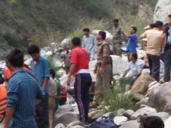 हादसे में 22 शव बरामद, 8 लोग घायल
