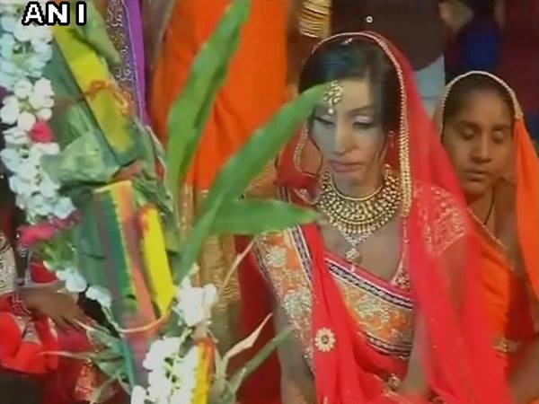 रिश्तेदारों ने फेंका था एसिड