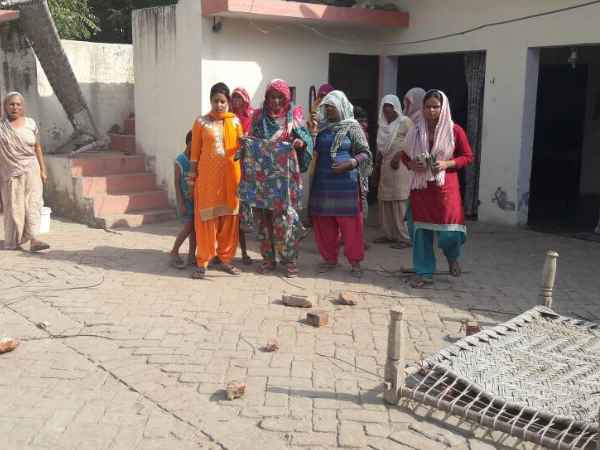 मृतक आशीष के परिजनों को 15 लाख का मुआवजा