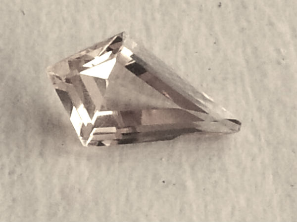  किन रत्नों के साथ पोखराज न पहनें