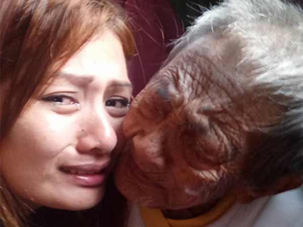 दादी मां थीं इनकी मां पापा भी दादी मां थीं इनकी मां पापा भी