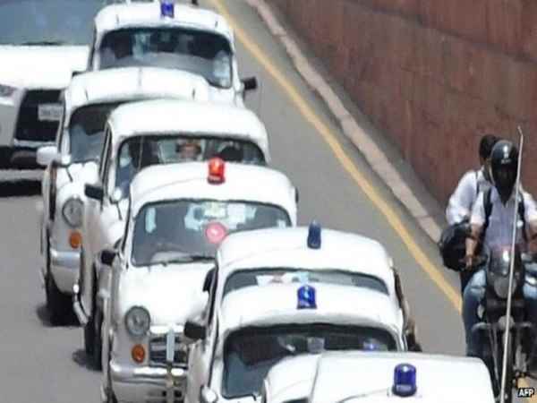 120 गाड़ियों में रवाना हुई टीम 120 गाड़ियों में रवाना हुई टीम