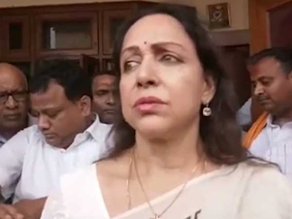 हत्याकांड पीड़ितों के परिवारों से मिलीं हेमा