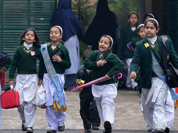 भारत में चुनौती रहा है सरकारी स्कूलों का हाल सुधारना