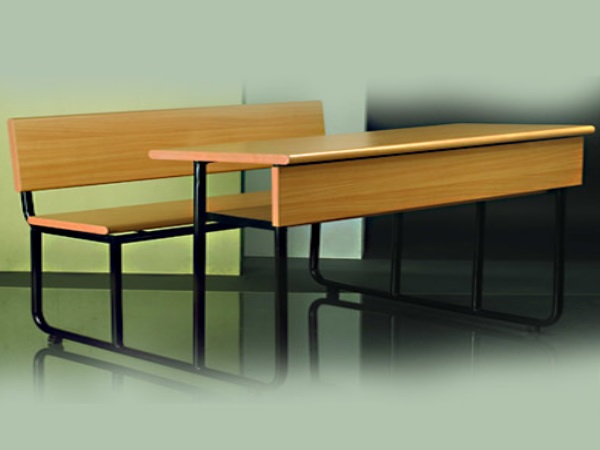 गांव के मुखिया और स्कूल की मैडम मिलकर कर चुके हैं घोटाला 