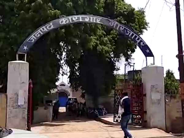 मुलाकातियों में भी भय