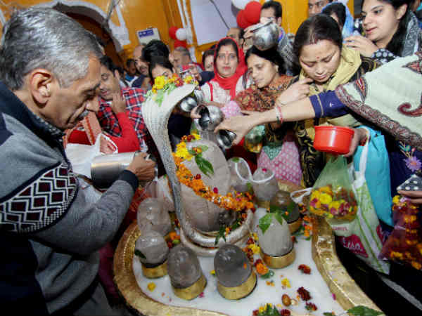 महत्वाकांक्षाओं, तनावों, बढ़ती आयु... 