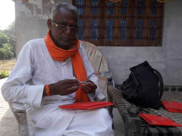 पीएम के दूत पर ग्राम प्रधान के हैं कई आरोप 