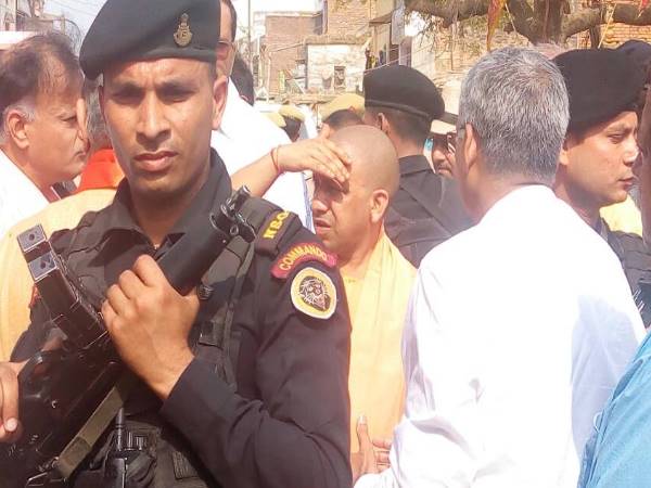 सीएम के स्वागत पर ठेकेदार को सड़क बनाने की थी जल्दी