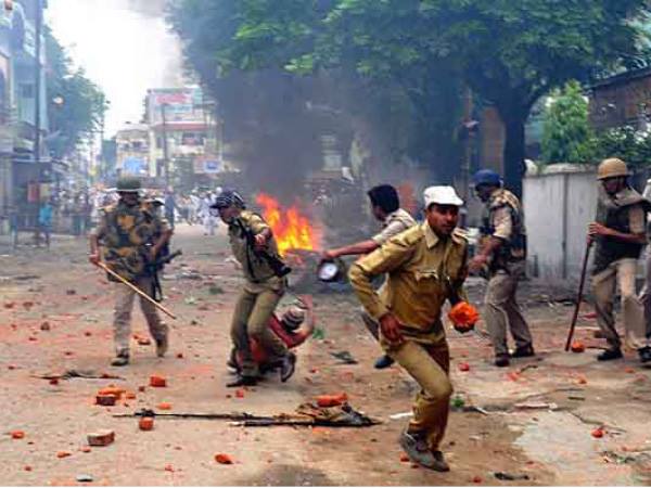 राजनीतिक षडयंत्र के तहत हुई हिंसा