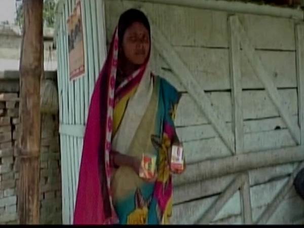 मुसहर समुदाय के लोगों को टीकाकरण कार्यक्रम में हिस्‍सा लेने के लिए बुलाया गया