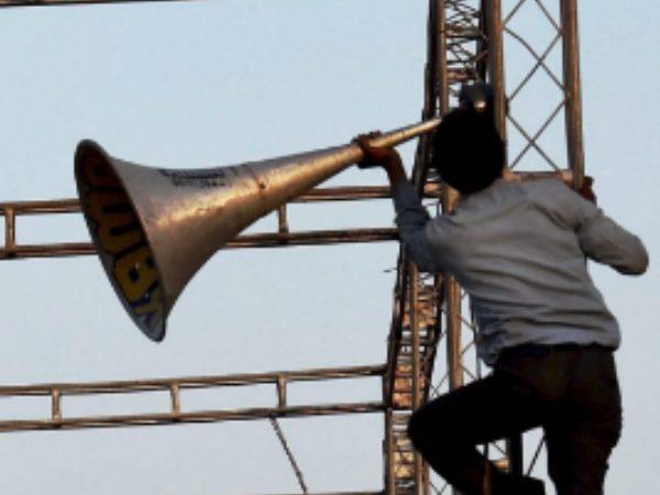 लाउडस्पीकर को लेकर सालों से है तनातनी