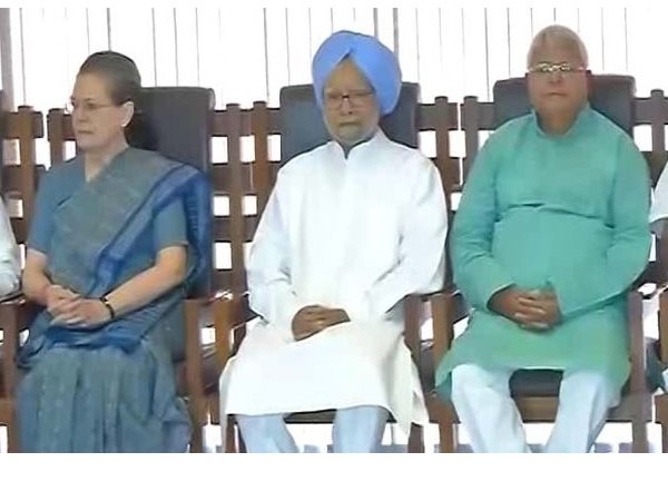 भ्रष्टाचार में लिप्त लोगों के साथ लंच कर रही है सोनिया
