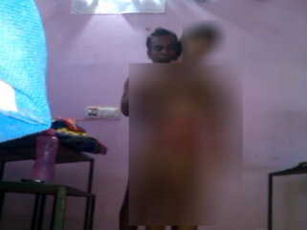 पांच लड़कियों को लेकर बनारस गया था पति