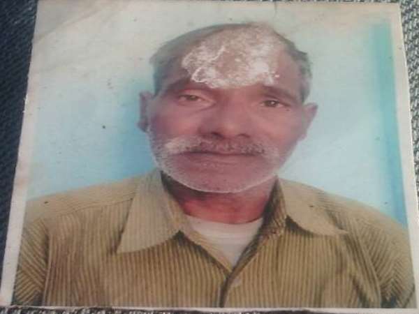खाने की थाली में पैर जानें से हुआ बवाल