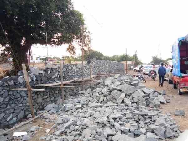 सटे कब्रिस्तान की जमीन के हिस्से पर कब्जा!