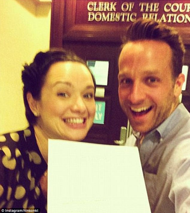 मनाया तलाक का कुछ ऐसा जश्‍न की बन गई दुनिया की यूनीक सेल्‍फी