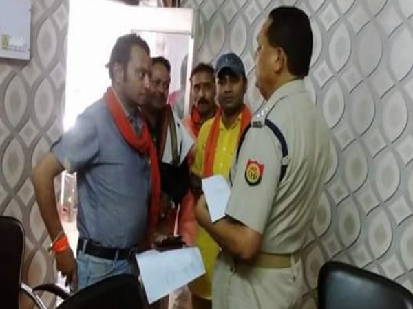 कब्रिस्तान में बछड़ा काटकर बिगाड़ा सांप्रदायिक माहौल, रात भर के बवाल में 4 लोग गिरफ्तार