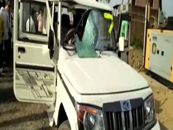 केशव मौर्य के गांव में 'प्रधानी' के पीछे बड़ा बवाल, पटिदार पर गोलियों और बम से हमला