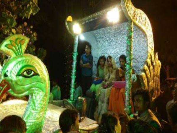 दूल्हे के घर बारात लेकर पहुंची दुल्हन, देखते रह गए सब दूल्हे के घर बारात लेकर पहुंची दुल्हन, देखते रह गए सब