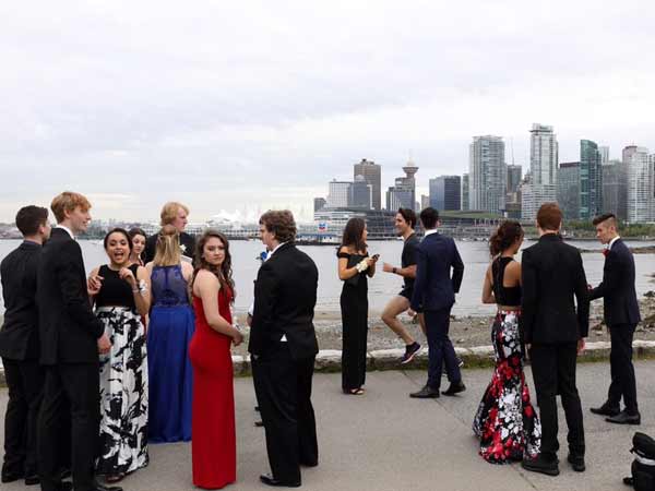 कनाडा के प्राइम मि‍निस्‍टर बच्‍चों में बन गए बच्‍चे