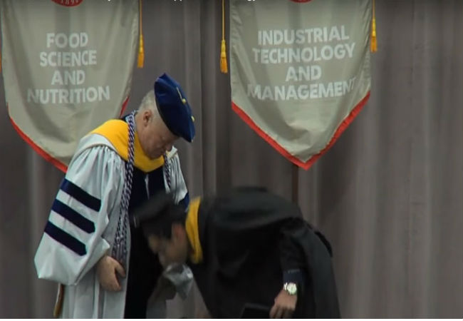 Video: Indian student touching dean's feet in IIT chicago leave him shocked Video: Indian student touching dean's feet in IIT chicago leave him shocked