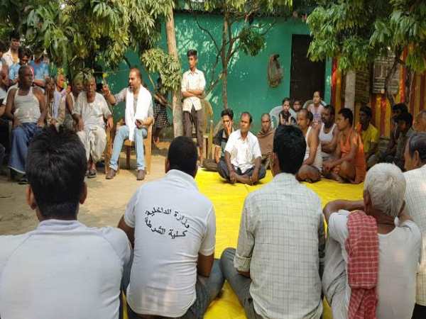 कमरे से बाहर निकला इंस्पेक्टर तो गांव से बेदखल की गई महिला