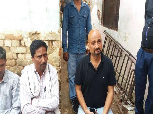 IAS बेटे का शव पहुंचा घर, सीने से लिपटकर बस रोती रही मां 