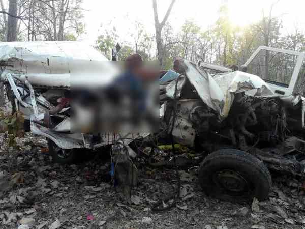 भीषण सड़क दुर्घटना की दिल दहलाने वाली तस्वीरें, 6 की मौत