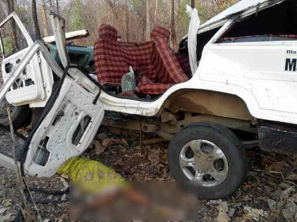 भीषण सड़क दुर्घटना की दिल दहलाने वाली तस्वीरें, 6 की मौत