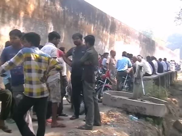 नाराज पत्नी को मना रहे पति ने कहा 'जानू' तो दी बेरहम मौत