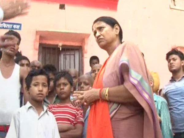 बच्चों को आड़े हाथ लेने वाले पर मंत्री साहिबा बस धर ही देतीं थप्पड़