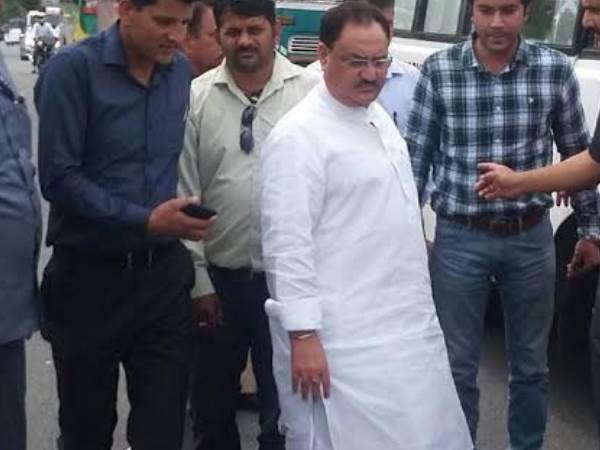 केंद्रीय मंत्री ने देखा हादसा, काफिल रोक मंगाई एंबुलेंस