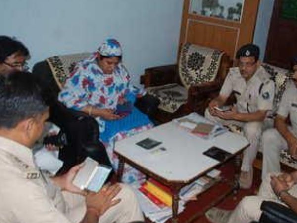 रंगदारी न देने पर सांसद के घर बम से हमला, 4 लोगों की हालत गंभीर