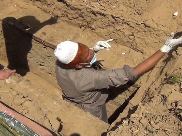 मेरठ के इकरार ने हिंदू से किया था निकाह, कब्र खोदकर निकाला शव