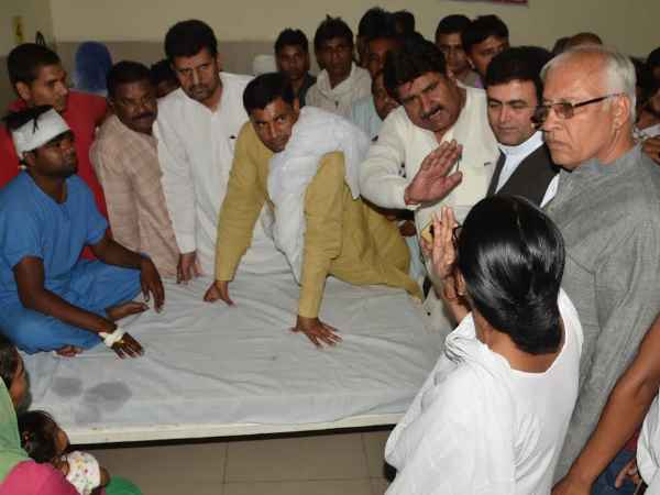 सहारनपुर:घायलों को देखने के लिए भिड़े रालोद नेता-दलित नेत्री