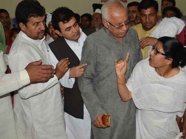 सहारनपुर:घायलों को देखने के लिए भिड़े रालोद नेता-दलित नेत्री