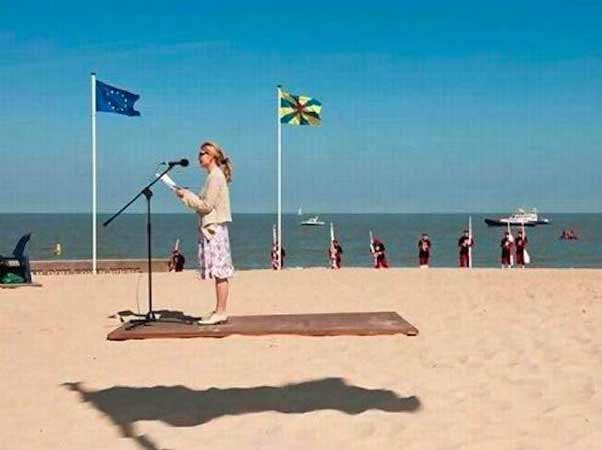 परछाई भी कुछ बोलती है