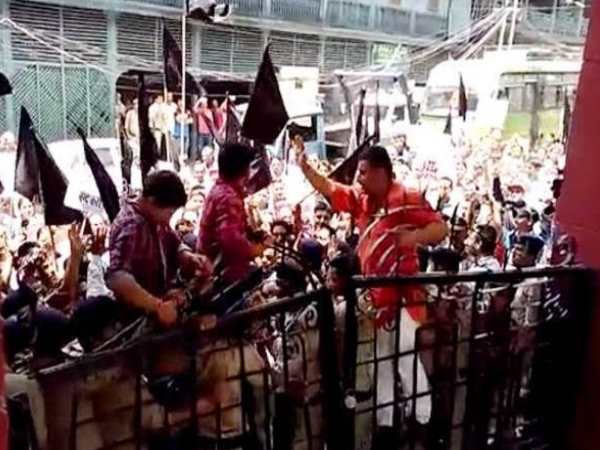 स्कूल में धर्म परिवर्तन पर दो समुदाय आमने-सामने