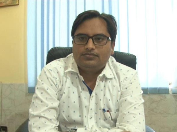 शाहजहांपुर: सेल्फी से लगनी है अटेंडेंस तो टीचरों का बिगड़ा मुंह, कहा तुगलगी है फरमान