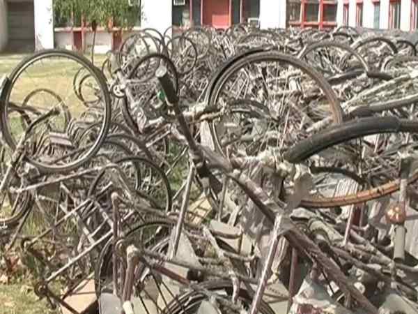 मोदी ने कहलवाया 'दिव्यांग' तो जंग लगे सिस्टम ने सब कर दिया कबाड़ा मोदी ने कहलवाया 'दिव्यांग' तो जंग लगे सिस्टम ने सब कर दिया कबाड़ा