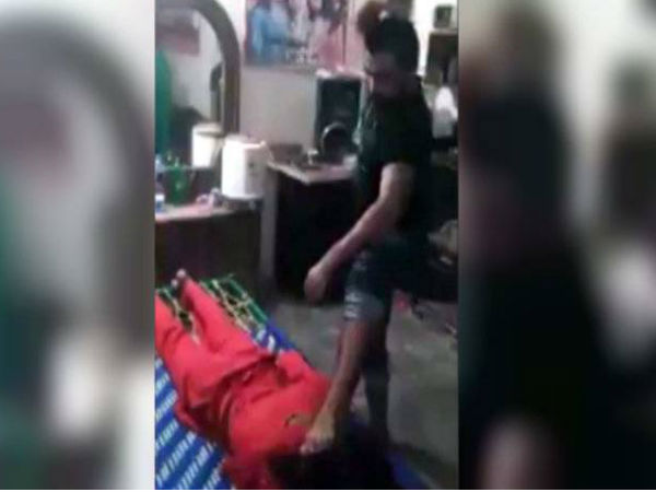 Watch: Man ruthlessly thrashes transgender woman,remove her cloth and beat by belt Watch: Man ruthlessly thrashes transgender woman,remove her cloth and beat by belt