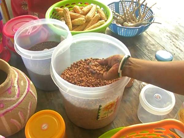 मोदी की प्रेरणा से महिलाओं का नेक काम, किसानों की किल्लत दूर करेगा कैशलेस बैंक