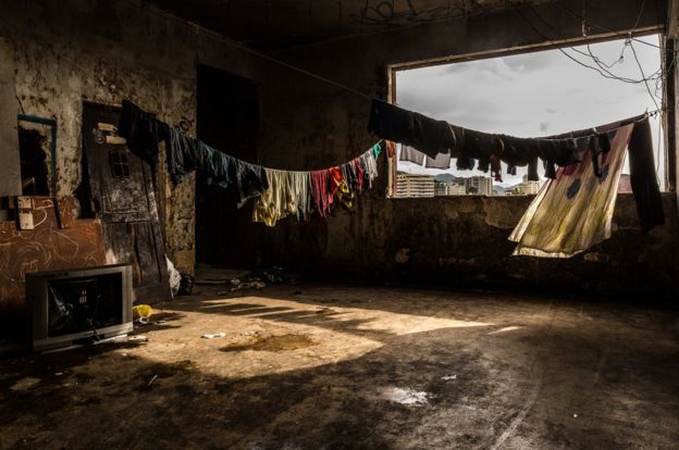 झुग्गियां हुईं महंगी: ब्राज़ील के ग़रीब खाली पड़ी इमारतों में रहने को मजबूर
