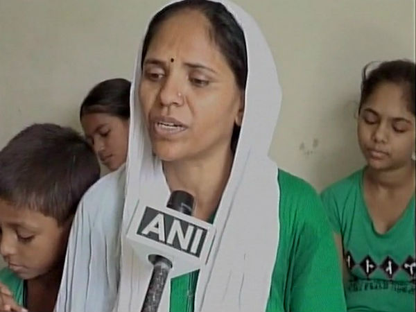 चार बच्चों की मां हैं आरती