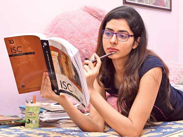 म‍िस इंडिया कॉन्‍टेस्‍ट के ल‍िए छोड़ा आईएसी का एग्‍जामिनेशन 