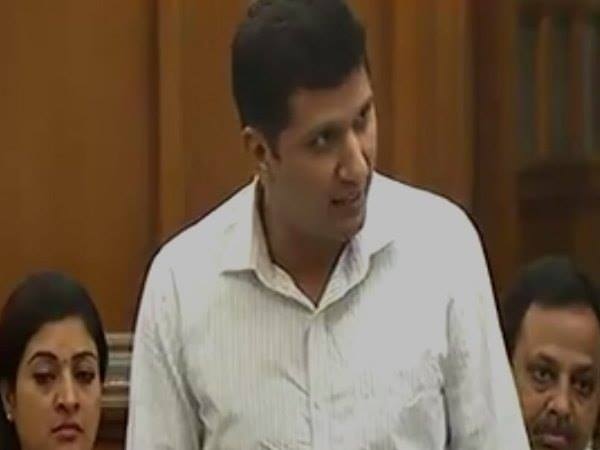 आप ने दिल्ली विधानसभा में दिया था ईवीएम हैकिंग का नमूना आप ने दिल्ली विधानसभा में दिया था ईवीएम हैकिंग का नमूना