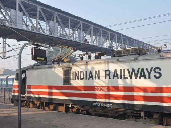 क्यों टिकट महंगा करना चाहता है रेलवे?