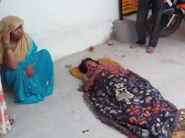 डॉक्टर के न होने की बात कह प्रसूता को भगाया डॉक्टर के न होने की बात कह प्रसूता को भगाया