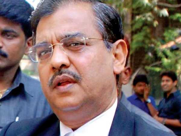 ट्रेन में सफर करते वक्त हुई चोरी ट्रेन में सफर करते वक्त हुई चोरी